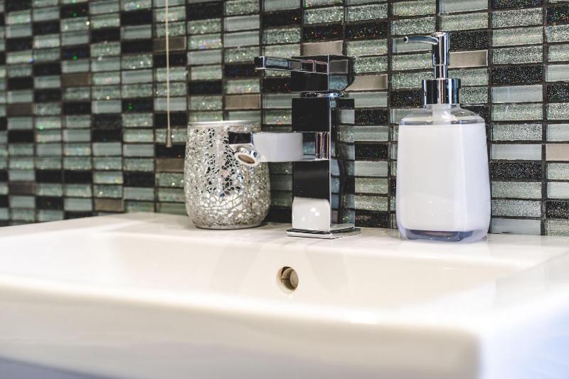 Classic Double Room image 3