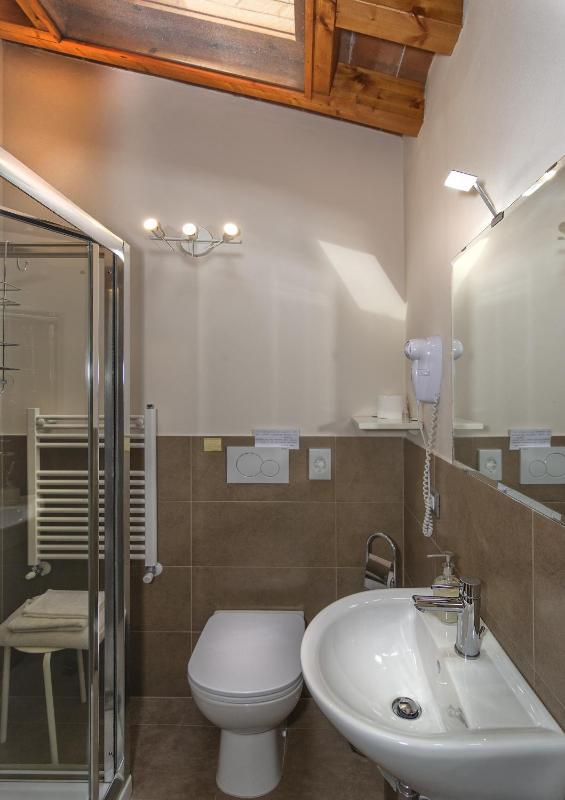 Single Room with Private Bathroom image 4
