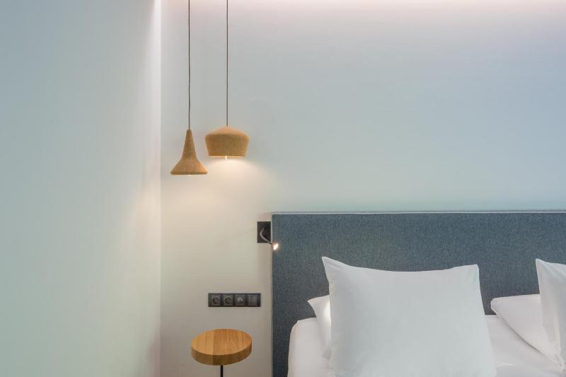 Standard Double Room image 3