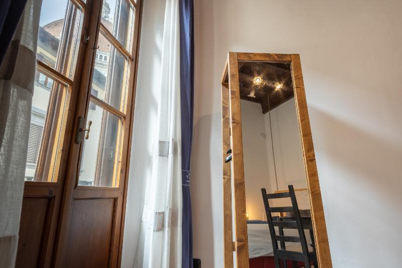 Deluxe Double Room with Balcony image 4