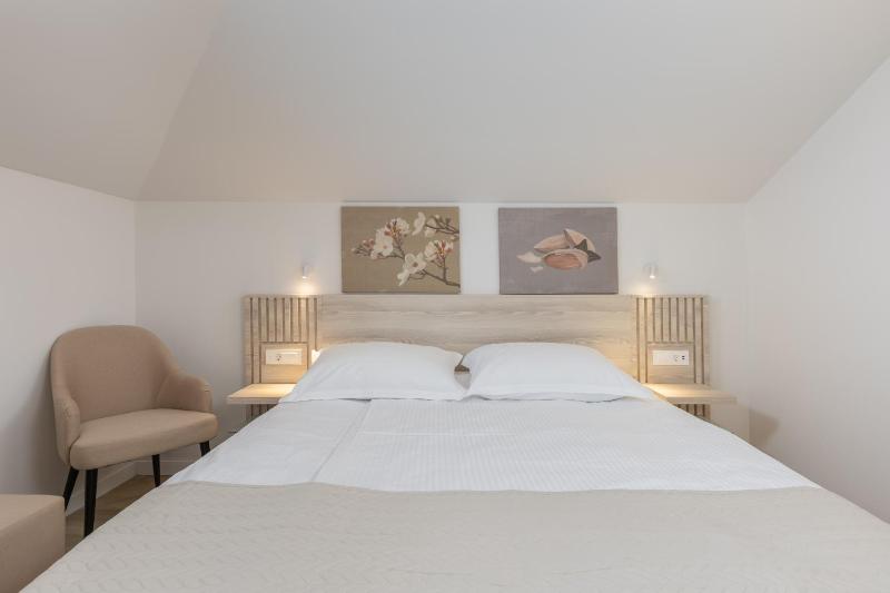 Two-Bedroom Apartment with Balcony and Sea View image 4