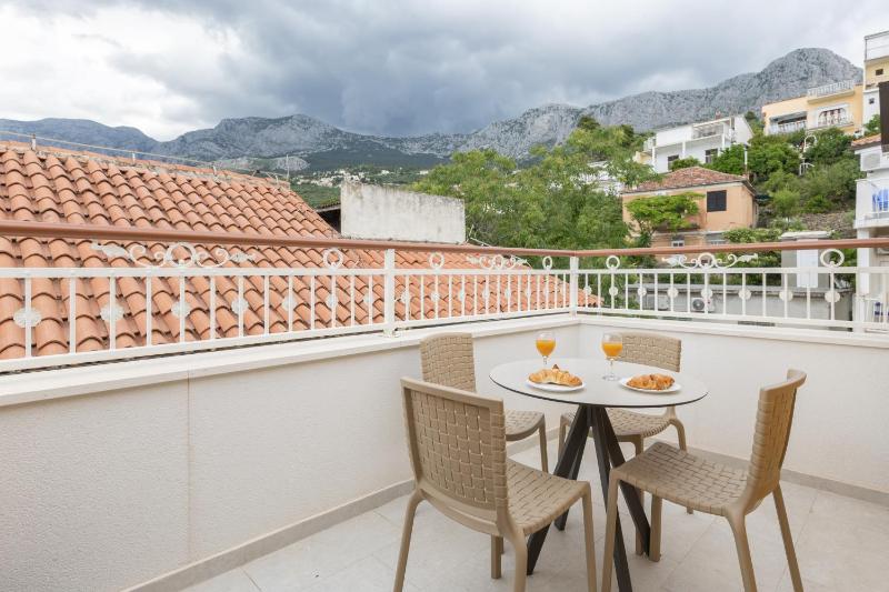 Two-Bedroom Apartment with Balcony and Sea View image 2