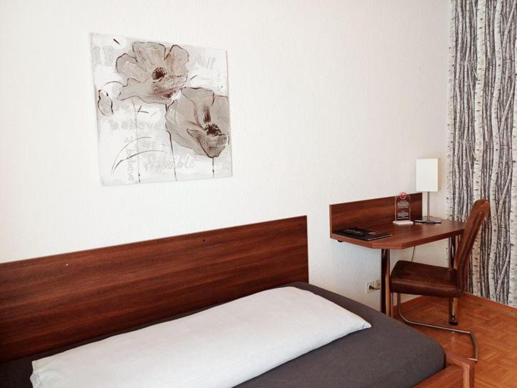 Single Room image 2