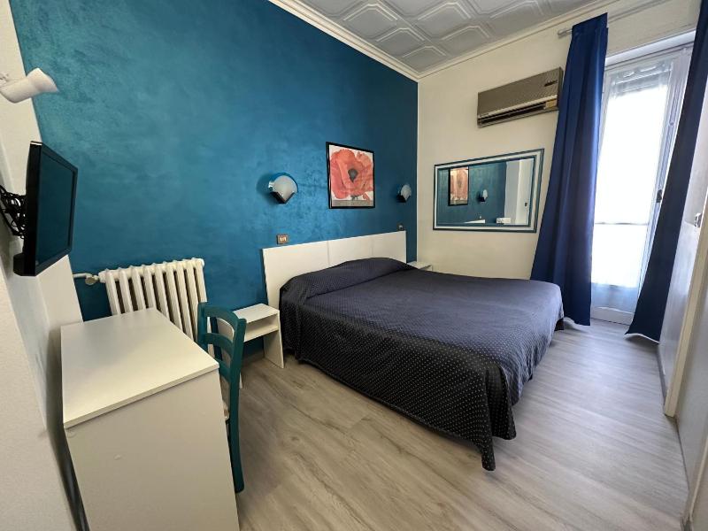 Double or Twin Room image 3