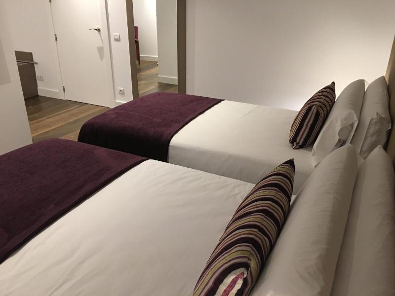 Twin Room image 1