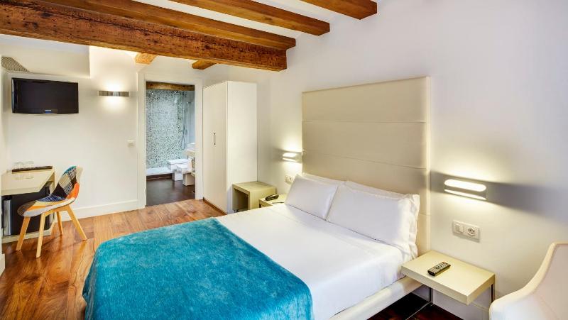 Single Room image 3