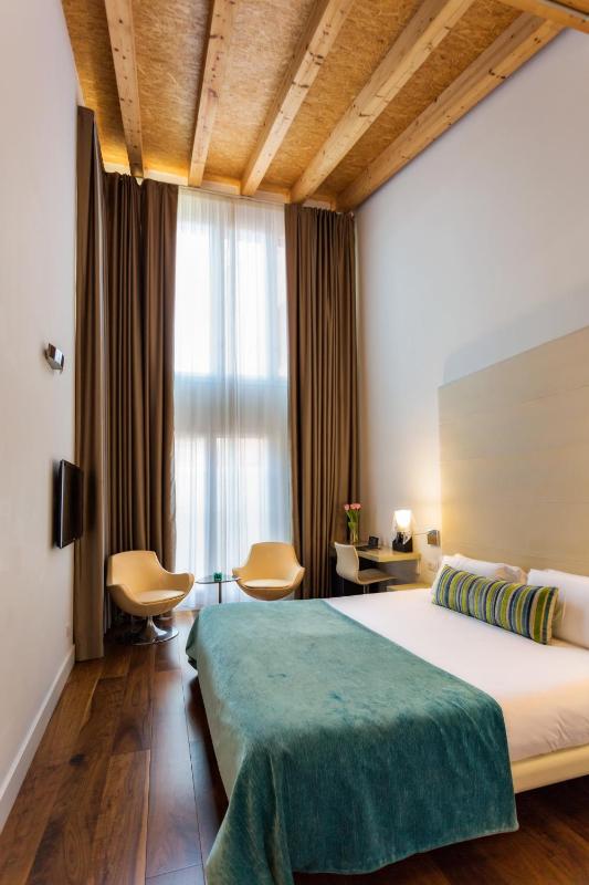 Superior Double Room image 4