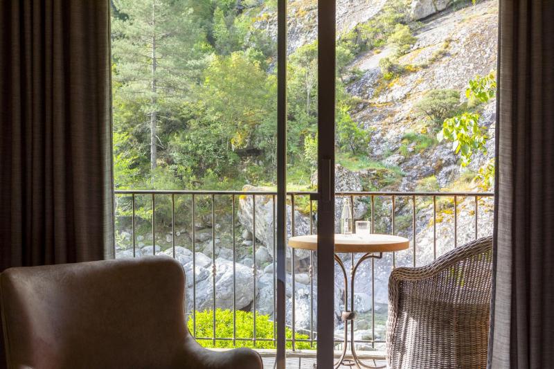 Double Room with River View image 4