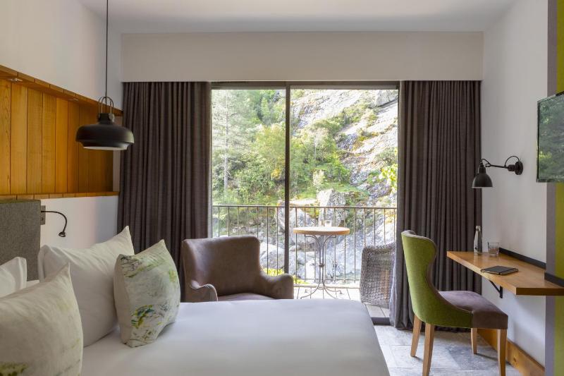 Double Room with River View image 1