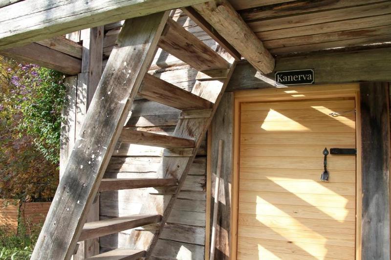 Twin Room with Shared Bathroom image 2