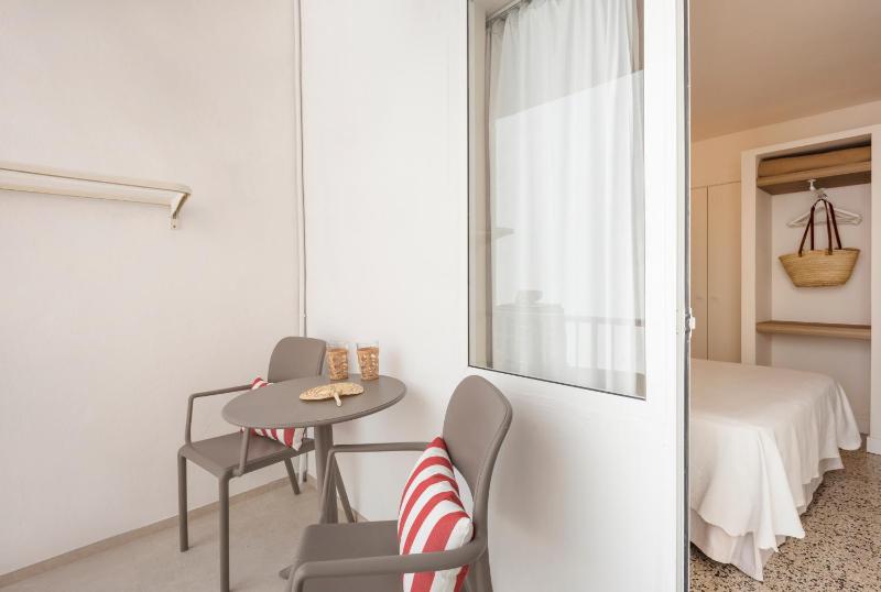 Deluxe Double Room image 2