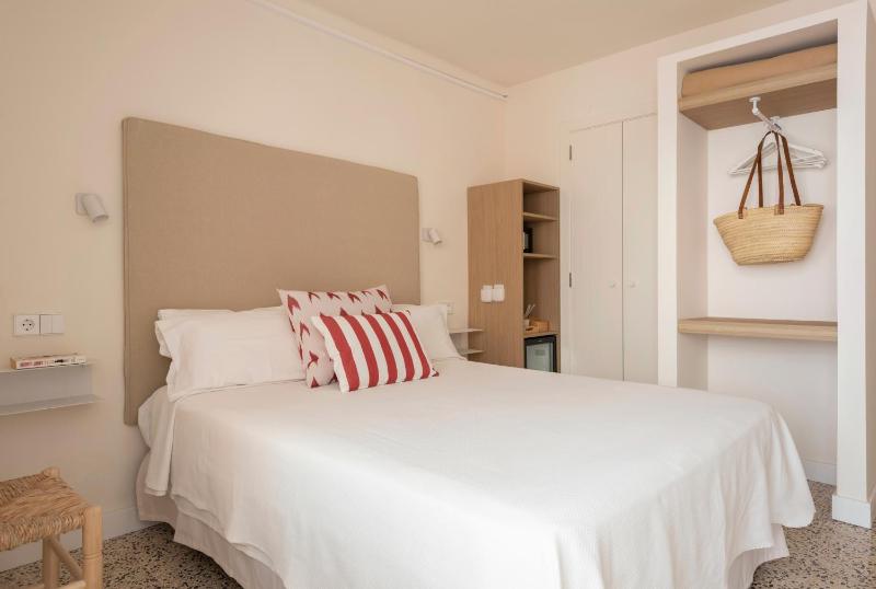 Deluxe Double Room image 3