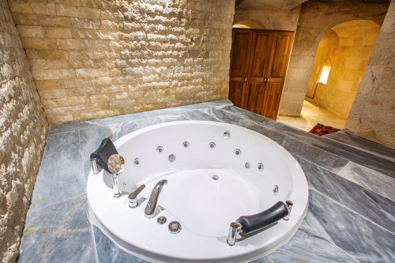 Superior Stone Suite  image 4