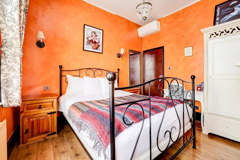 Deluxe En Suite Triple Room image 1