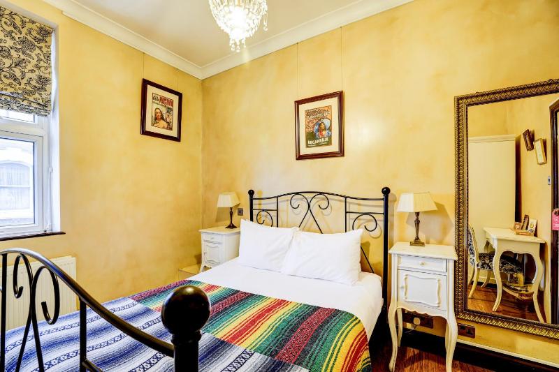 Double Room with Shared Bathroom Facilities image 3