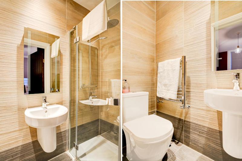 Superior Double Room with Private Bathroom image 3