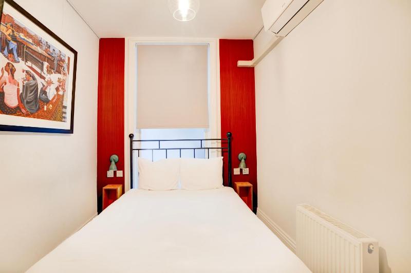 Standard Double Room with Private Bathroom image 1