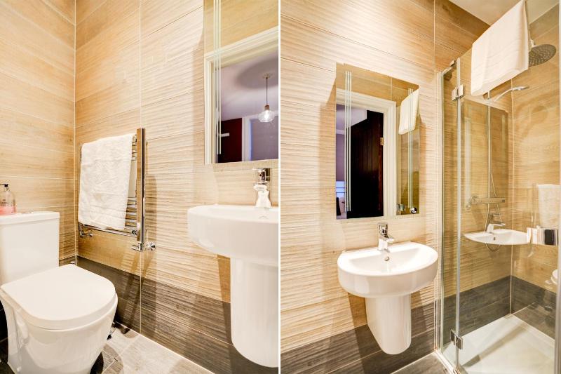 Superior Double Room with Private Bathroom image 2