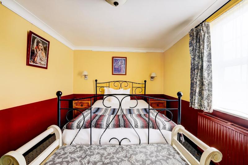 Standard Single Room image 4