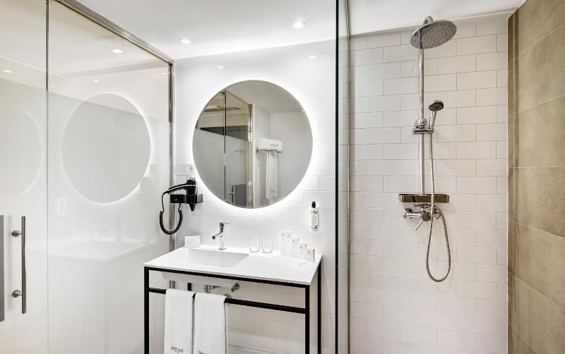 Superior Double or Twin Room image 4