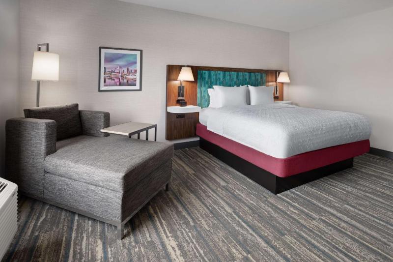 King Room image 3