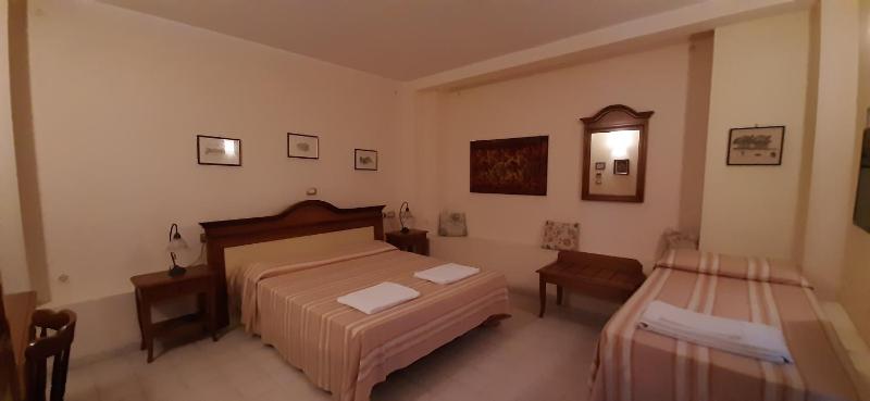 Economy Double Room image 1