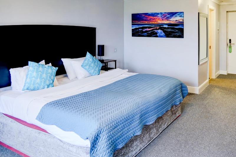 King Room with Garden View image 1
