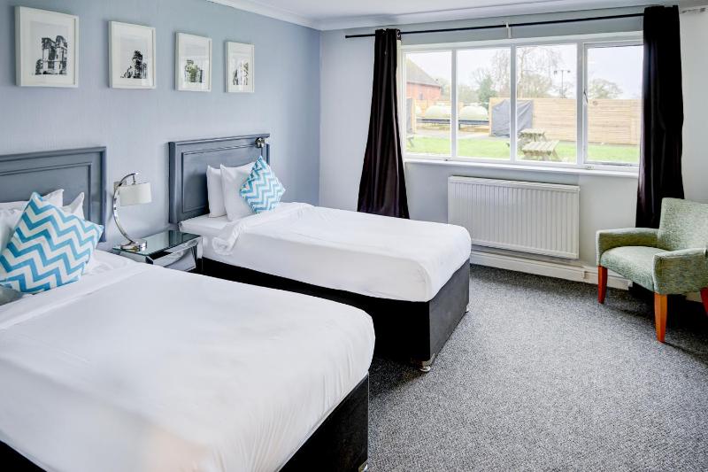 Standard Twin Room image 1