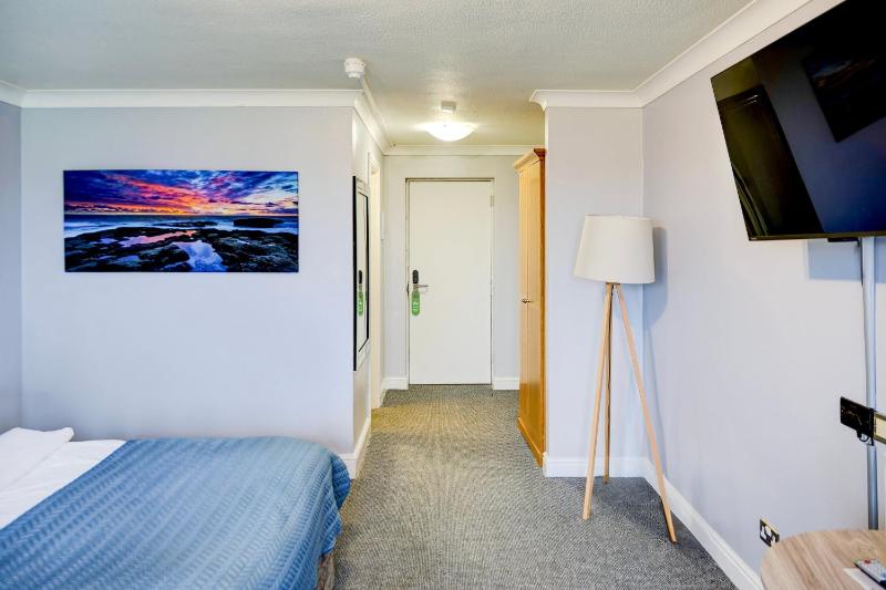 King Room with Garden View image 3