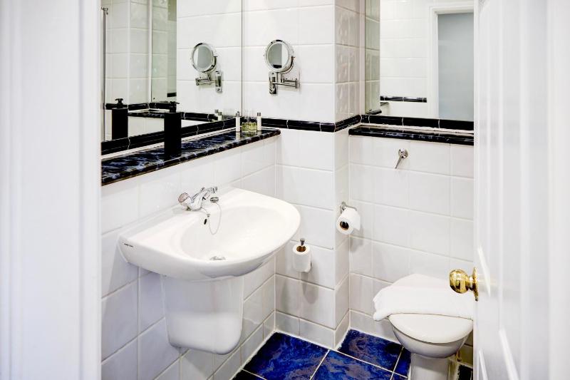 Double Room image 2