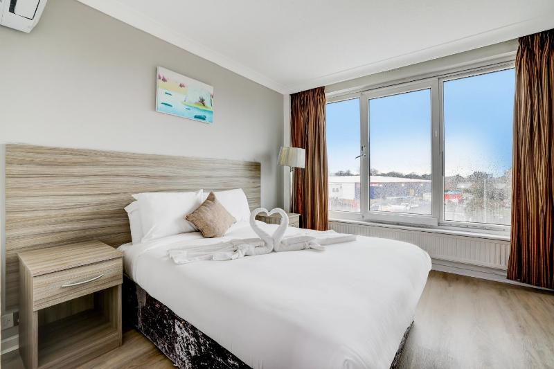 Standard Twin Room image 4