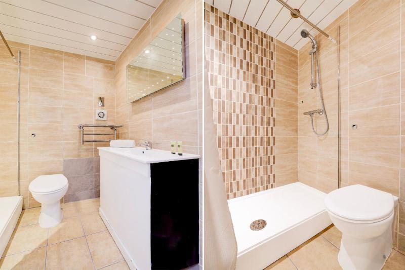 Standard Triple Room image 2