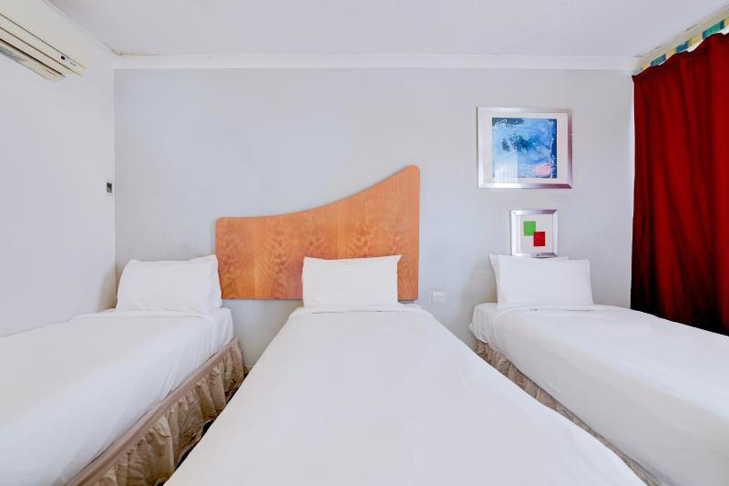 Standard Triple Room image 4