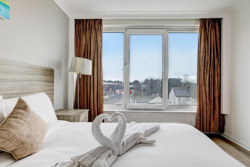 Standard Twin Room image 1