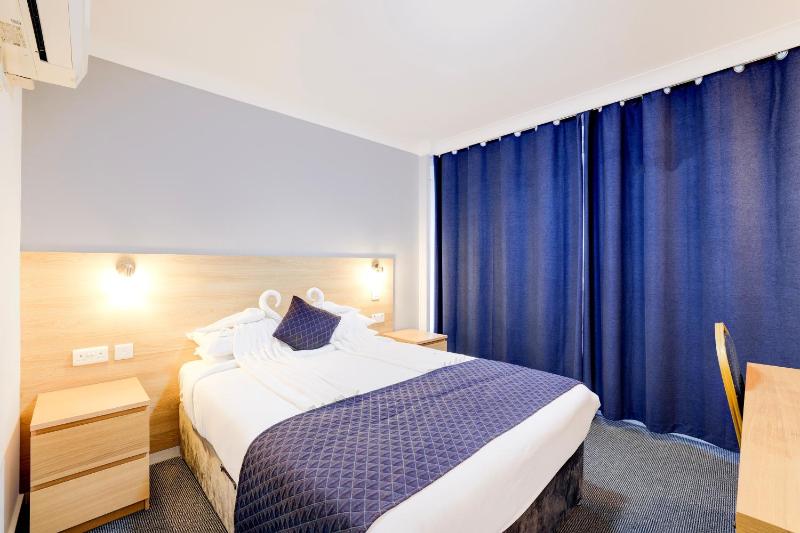 Deluxe Twin Room image 4