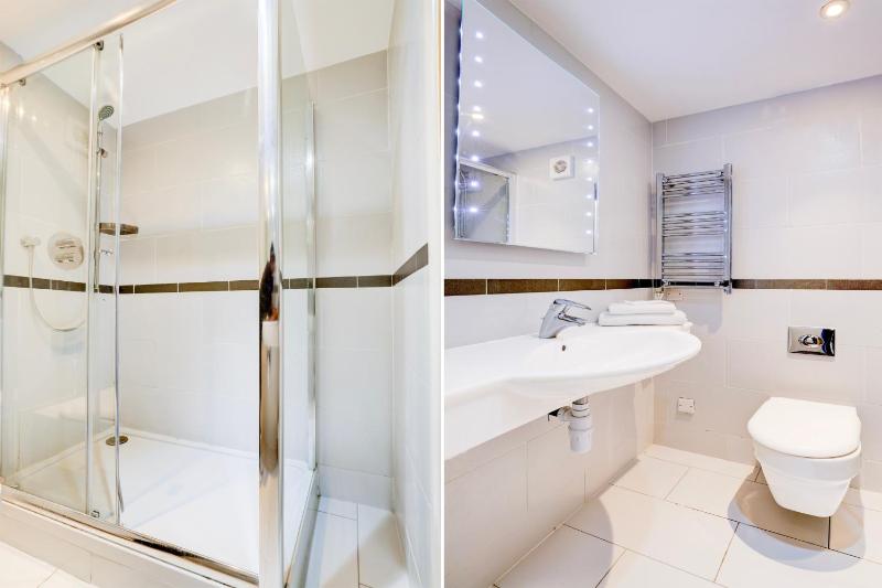 Deluxe Double Room image 2