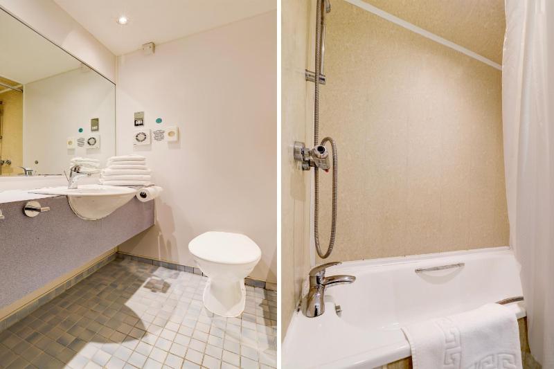 Standard Double Room image 3