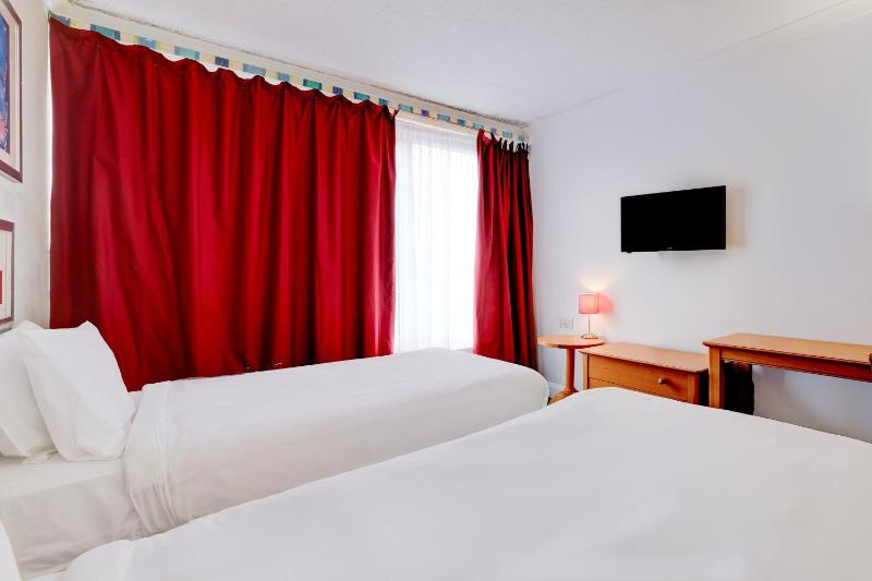Standard Triple Room image 1