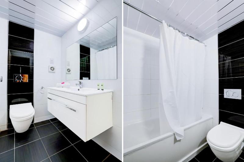 Standard Twin Room image 3