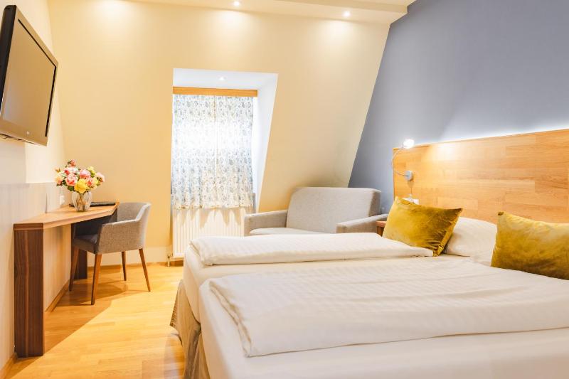 Double Room image 2