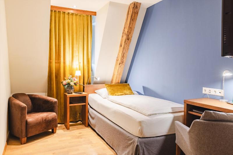 Single Room image 4