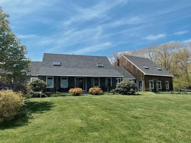Seven-Bedroom House image 3