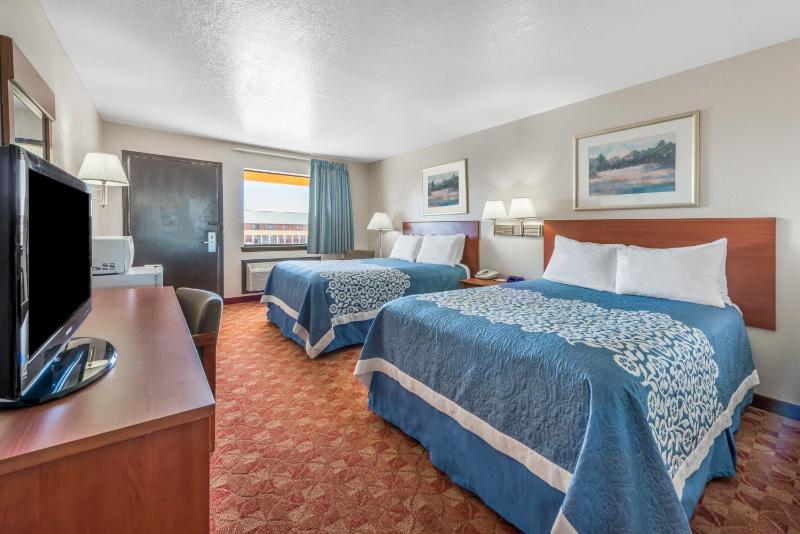Queen Room with Two Queen Beds - Non-Smoking image 1