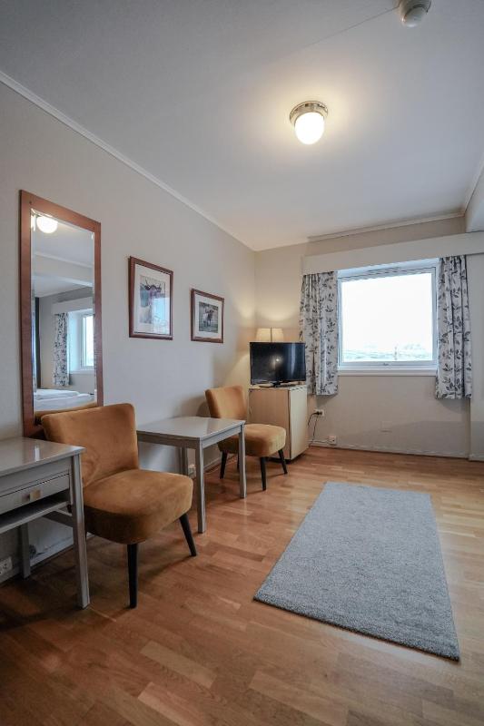 Double Room with Sea View image 3