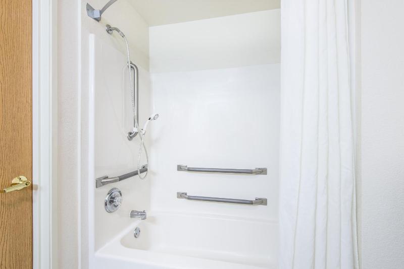 Queen Room - Mobility Access/Non-Smoking image 2