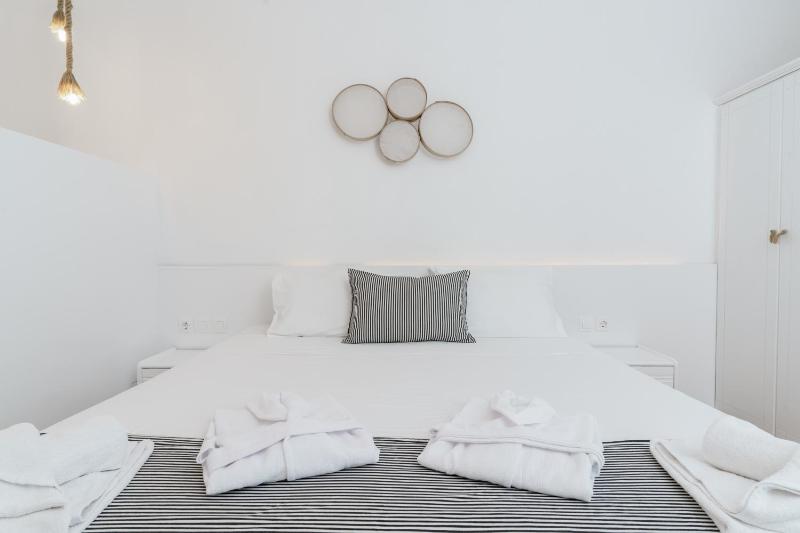 Premium Double Room with Sharing Pool image 3