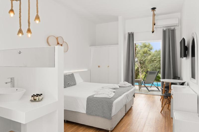 Premium Double Room with Sharing Pool image 4