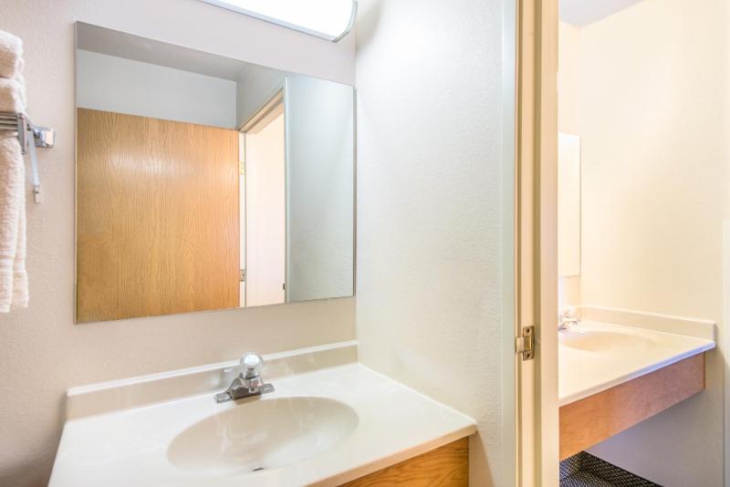 Queen Studio Suite - Non-Smoking image 2