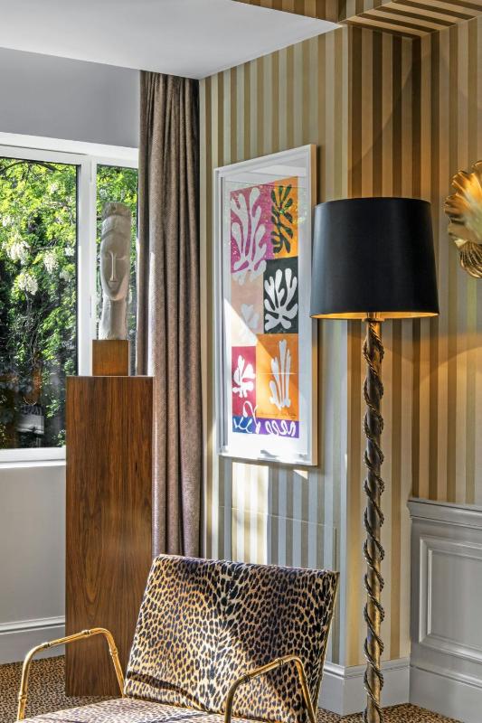 Prestige Suite, 1 King, Sofa bed image 2