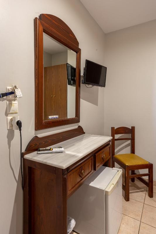 Double or Twin Room image 3